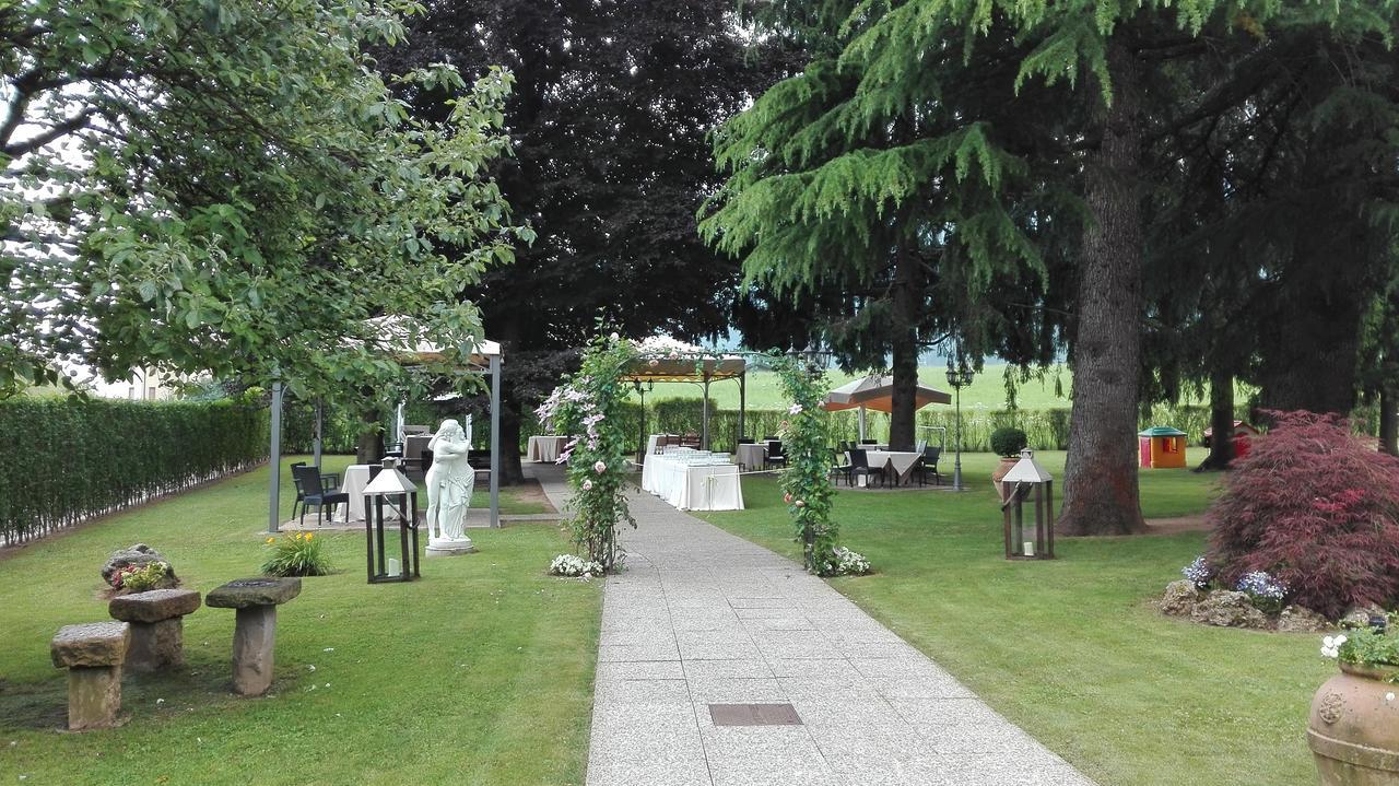 Albergo Ristorante La Bussola クルゾーネ エクステリア 写真