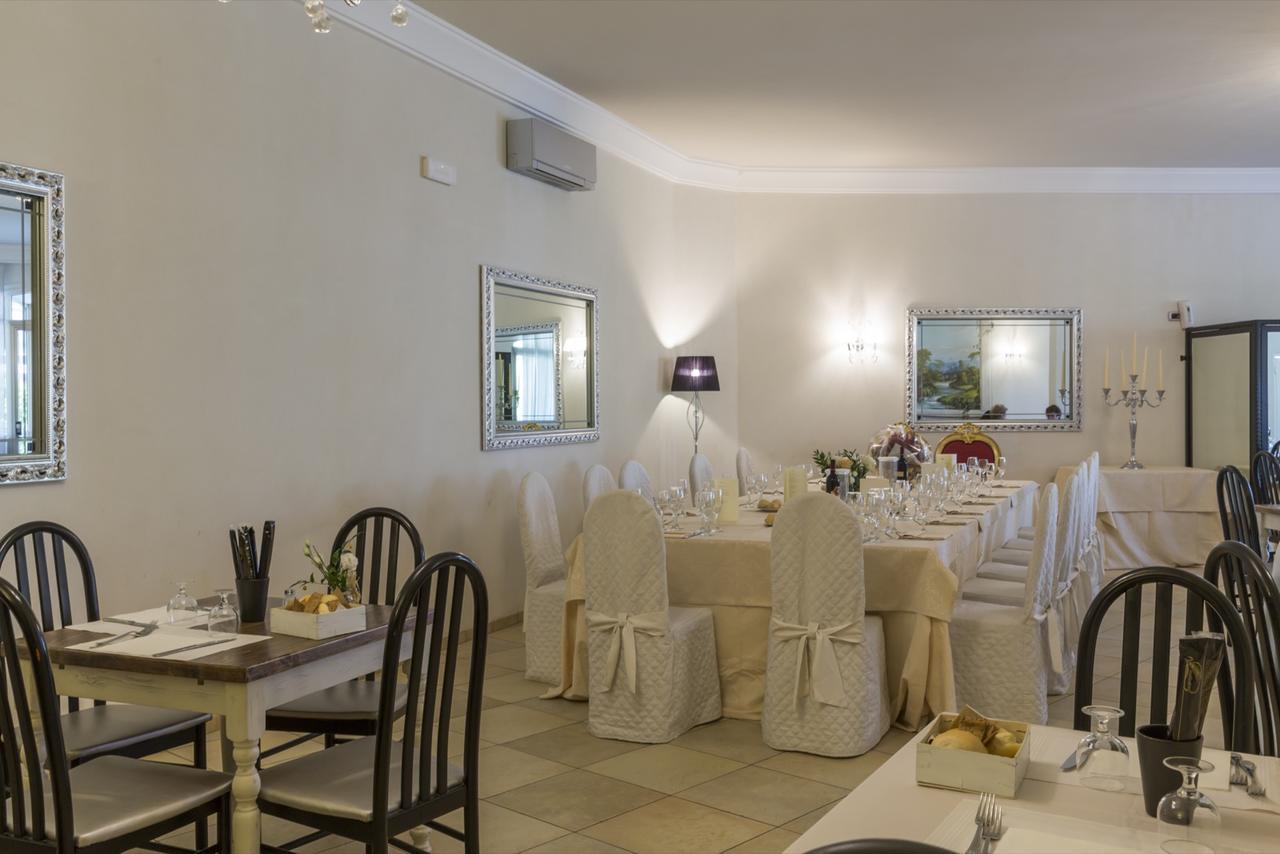 Albergo Ristorante La Bussola クルゾーネ エクステリア 写真